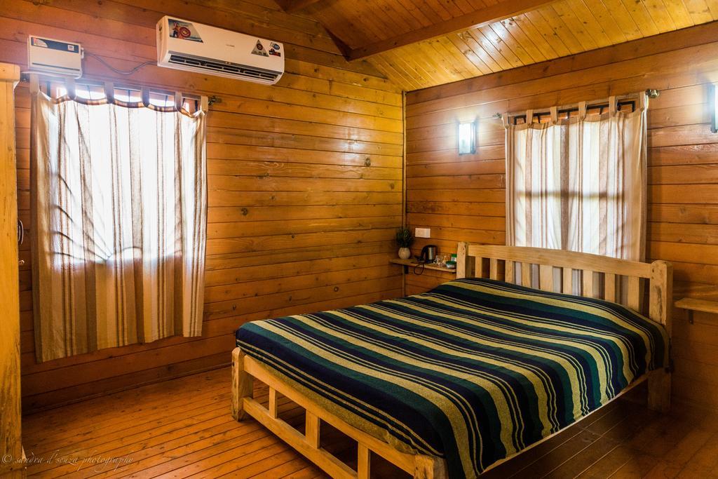 Pele'S Windsong Wood Cottage On The Beach Benaulim Oda fotoğraf