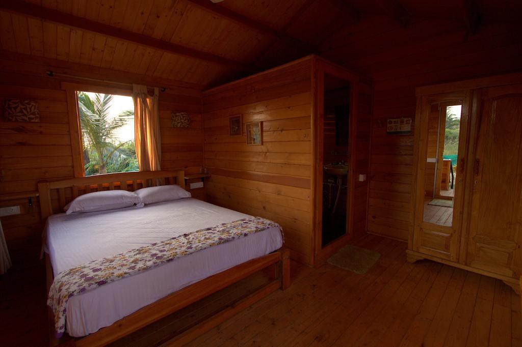 Pele'S Windsong Wood Cottage On The Beach Benaulim Oda fotoğraf
