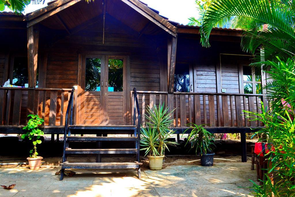 Pele'S Windsong Wood Cottage On The Beach Benaulim Dış mekan fotoğraf